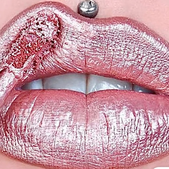 Jeffree Star Cosmetics Thirsty Summer Collection Review  Jeffree Star cosmetics velour lipstick thirst trap